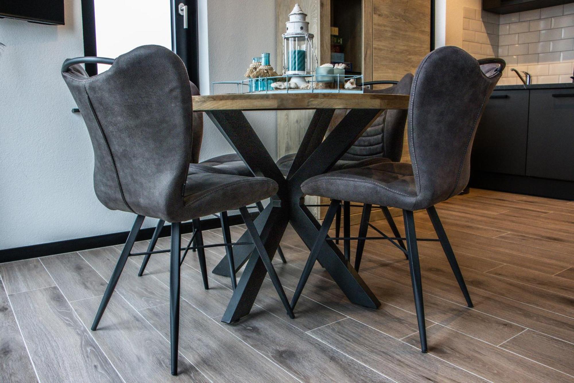 The White House Apartment Tholen
